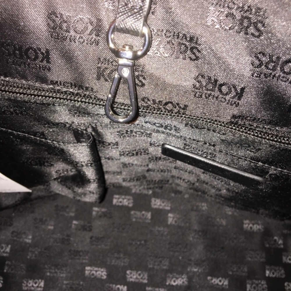 SOLD!!!!!   Michael Kors jet set black tote - Picture 3 of 6